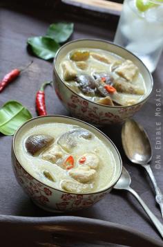 Thai Green Curry with Chicken (Kaeng Kiew Waan Kai) #paleo #recipe