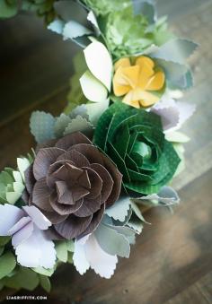 Officially in love with these DIY succulents. Pattern and tutorial @LiaGriffith.com #paperflowers #DIY #papercraft