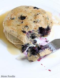 blueberry oatmeal pancakes recipe - gluten free - low calorie - naturally sweetened