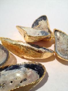 
                        
                            #DIY // empty oyster shells + spray glue + gold leaf = perfect jewelry holders #seaside
                        
                    