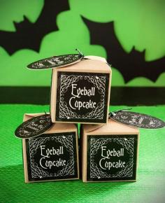 Eyeball Cupcake Favors | The Evermine Blog | www.evermine.com #halloween