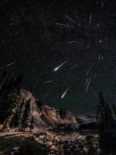 
                        
                            Meteor shower in Wyoming
                        
                    