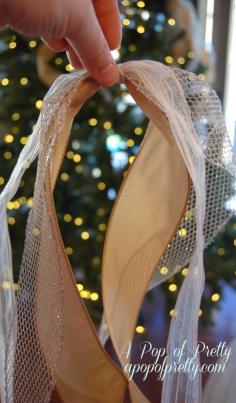 
                        
                            Christmas decorating tip: how to add ribbon to your tree. | A Pop of Pretty: Canadian Decorating Blog
                        
                    