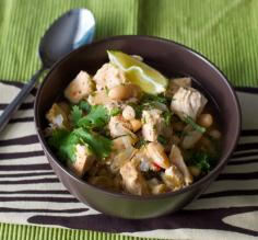 Crock Pot Chicken Chili. The perfect healthy meal for a busy week | BetsyLife.com