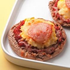 
                        
                            Pizza’s not just for dinner! Here we combine two kid favorites—mini pizzas and scrambled eggs—for a breakfast treat adults and kids will both love.
                        
                    
