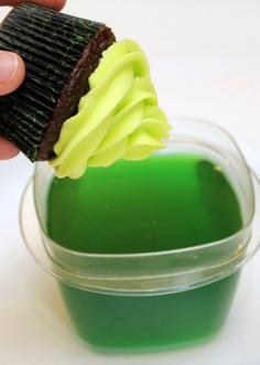 
                        
                            Use a little bit of science to turn plain old cupcakes into glow-in-the-dark cupcakes! Perfect for a Halloween party!
                        
                    