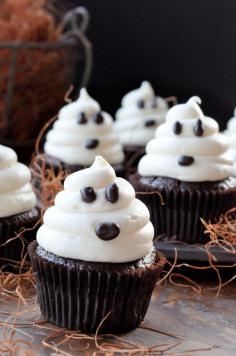 
                        
                            Halloween Cupcakes - Cupcake Daily Blog - Best Cupcake Recipes .. one happy bite at a time! Chocolate cupcake recipes, cupcakes
                        
                    