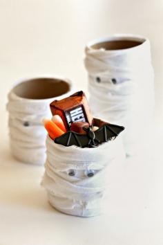 
                        
                            Easy Mummy Halloween Craft - think I'll try these with empty cans instead of toilet paper tubes!
                        
                    