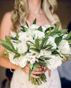 
                        
                            I ♥ This bouquet! | Luxe Barn Wedding Inspiration | Braedon Photography | blog.theknot.com
                        
                    