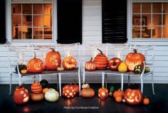 A little dainty but still very much ready for Halloween. Get creative with the sizes, shapes and color of the pumpkins you can find at your local market. #elegant #halloweendecor