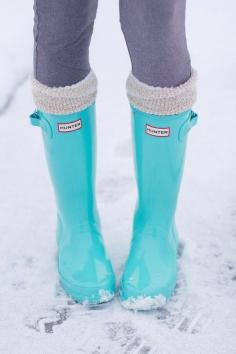 
                        
                            Loving these Tiffany blue wellies! Adorable.
                        
                    