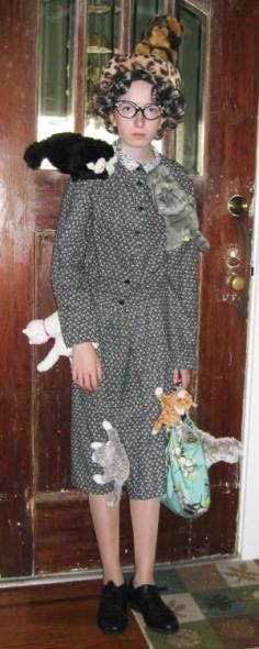 
                        
                            Looks like I found my costume for this year....Crazy Cat Lady Halloween costume
                        
                    