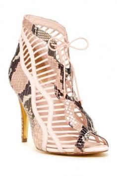 
                        
                            Gorgeous snakeskin heels!
                        
                    