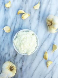 
                        
                            Lebanese Garlic Sauce - The Lemon Bowl #garlic #vegan #lebanesefood
                        
                    