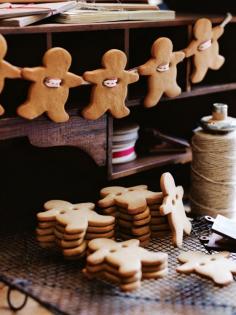 Gingerbread Men Garland : 100 Days of Homemade Holiday Inspiration