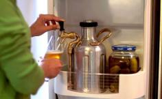 THE UKEG KEEPS BEER FRESH