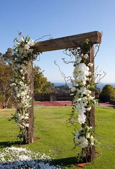 
                        
                            Wood wedding ceremony arch
                        
                    