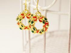 
                    
                        Cute christmas wreath earrings!
                    
                