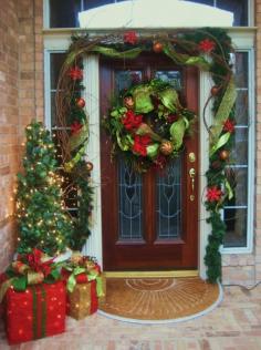 
                    
                        Christmas-entry-porch_55.jpg
                    
                