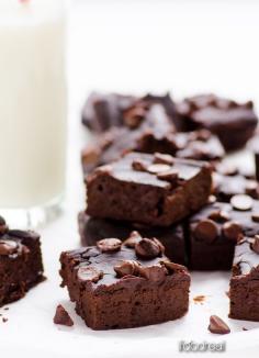 
                        
                            Black Bean Brownies - Healthy fudgy brownies made with black beans (yes!) and dates. No flour, no refined sugars, no butter. And they are delicious! #glutenfree
                        
                    