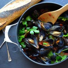 
                    
                        Mussels Marinara or Fra Diavolo - authentic and incredibly delicious! | @Taste Love & Nourish | #mussels #marinara #fradiavolo
                    
                