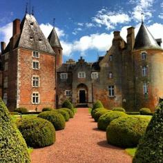 
                    
                        Le Château de Blancafort en Berry - via @mookylicious
                    
                