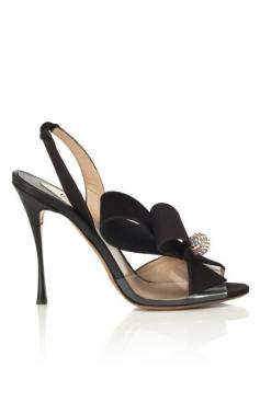 
                    
                        Nicholas Kirkwood #shoes #beautyinthebag #omg #heels
                    
                