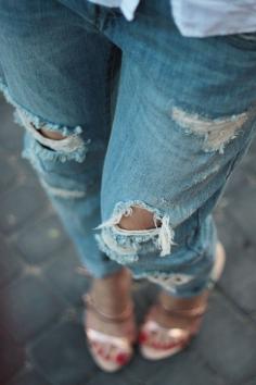 
                        
                            Destroyed denim and rose gold
                        
                    