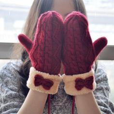 
                    
                        Bowtie Mitten Gloves
                    
                