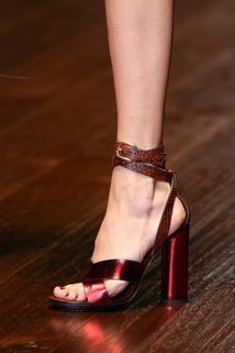 
                    
                        Gucci Spring 2015 Ready-to-Wear - Details - Gallery - Style.com
                    
                