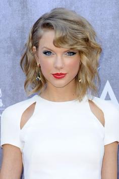 
                    
                        20 different, stunning ways that Taylor Swift has worn red lipstick
                    
                