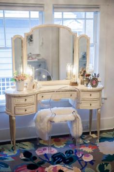 
                        
                            Dream Vanity!! {see the rest of Kelley Moore's iconic closet on coco+kelley}
                        
                    