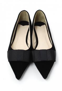 Pointed flat shoes with bows