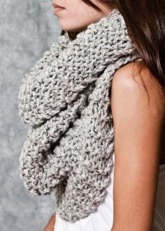 
                    
                        Infinity scarf like THIS. ♥
                    
                