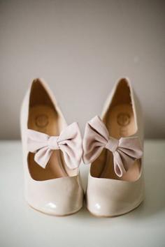 
                        
                            cream bow bridesmaids shoes | onefabday.com. If you like bows visit this hair bow shop at: www.etsy.com/...
                        
                    