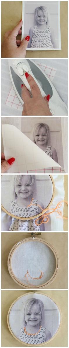 This easy embroidered photo is a perfect Christmas gift for Grandma or Grandpa! Click through for excellent directions.