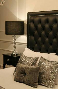 
                    
                        Deciding on whether to buy a black headboard or white ... This one looks absolutely FAB!
                    
                