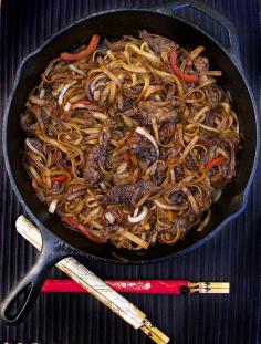 Chinese Fun Noodles with Beef - rice noodles, onion, bell pepper and steak.  Quick, easy, delicious!