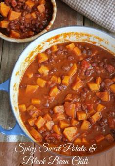 
                    
                        Sweet Potato and Black Bean Chili 303 calories 7 weight watchers points. Easy healthy one pot meal! Freezes great for future healthy lunches and dinners.
                    
                