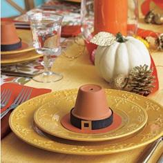 
                    
                        Thanksgiving place setting with Pilgrim hats made from mini terracotta pots - clever!!! Put a name on it too.
                    
                