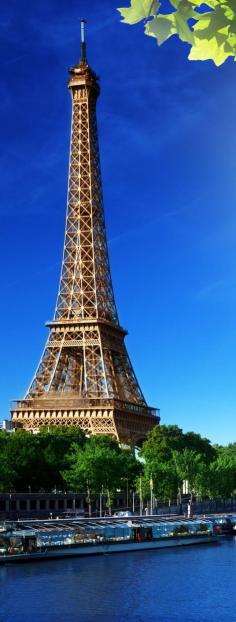 
                    
                        La Tour Eiffel, Paris
                    
                