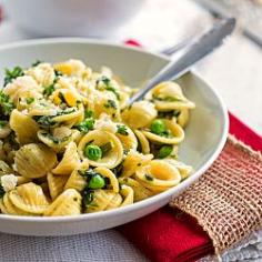 
                    
                        Perfect easy weeknight dinner - One Pot Spinach Pea Pasta Recipe
                    
                