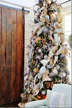 
                    
                        burlap and dried hydrangeas southern-living-idea-house-Christmas-tree
                    
                