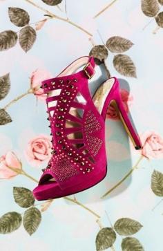 
                    
                        Beautiful heel!
                    
                