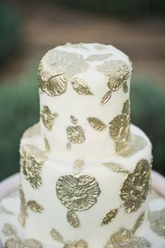 
                    
                        Gilded #cake | Lavender Farm Inspiration from Adorne Artistry + Gary Guy Photographer  Read more - www.stylemepretty...
                    
                