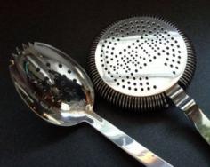 
                    
                        Martini Silverplate Cocktail Strainer & Ice Spoon #antique #silver #spoon #martini #strainer #barware #cocktails #wow
                    
                