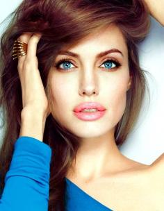 
                    
                        DIY Angelina Jolie Look Using ALL Drugstore Makeup! This makeup artist's blog is AMAZING. {maskcara.com}
                    
                