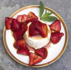 
                    
                        My favorite dinner party dessert - Vanilla Panna Cotta with Balsamic Strawberries (make ahead)
                    
                