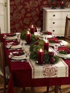 
                    
                        CHRISTMAS TABLE SETTINGS | Christmas table setting. Love the rich colors. ... | Dinning table
                    
                