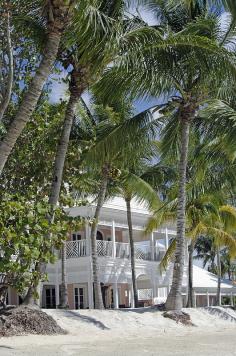 
                    
                        Beach House, Nassau, Bahamas #bahamas #island #caribbean #reisjunk #travel #world #explore www.reisjunk.nl
                    
                